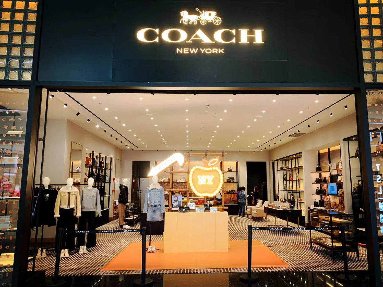 yellow-neon-sign-coach