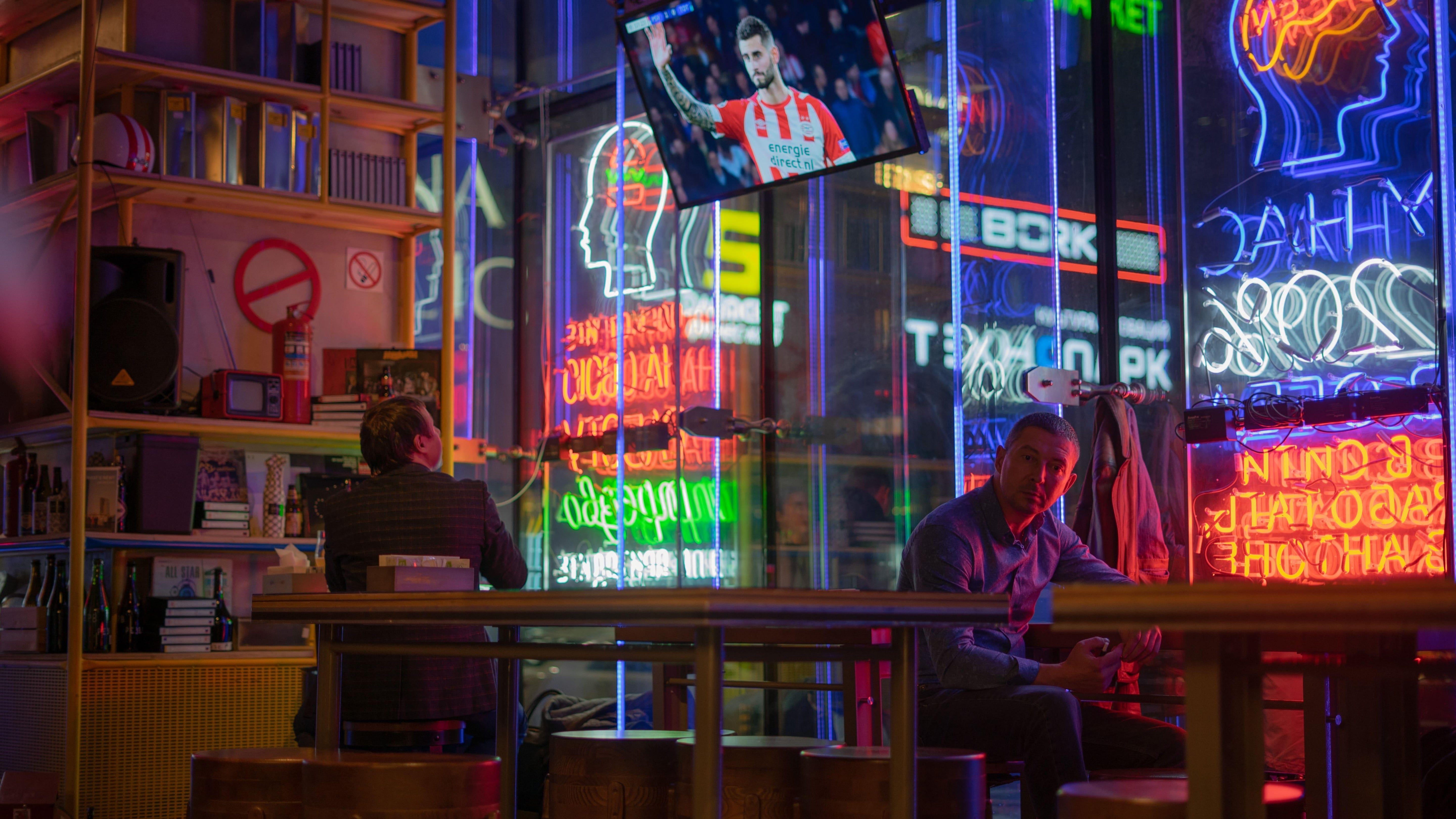 The Enchanting World of Neon | Exploring the Magic of Real Neon Signs - NeonsignLife