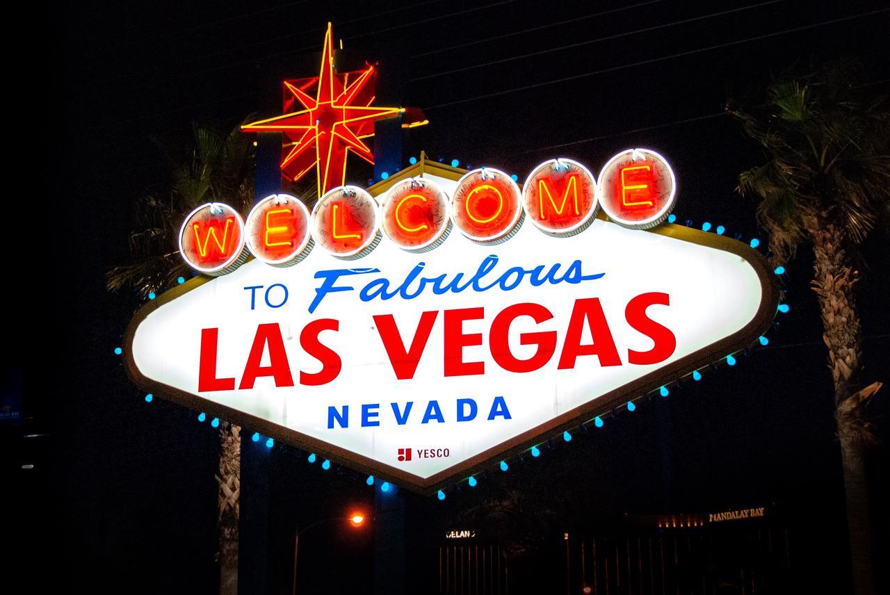 Through the Lens | Discovering the Photographic Neon sign of Las Vegas - NeonsignLife