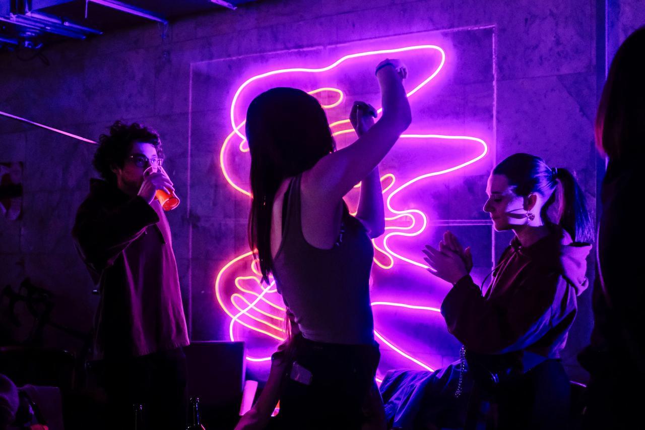 The Enchanting Neon Sign Glow that Stirs Your Emotions - NeonsignLife