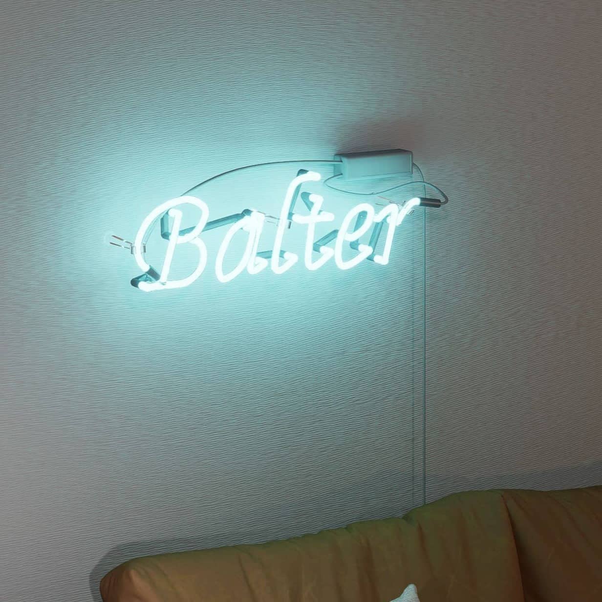 vintage-neon-signs-capture-the-essence-of-'balter'