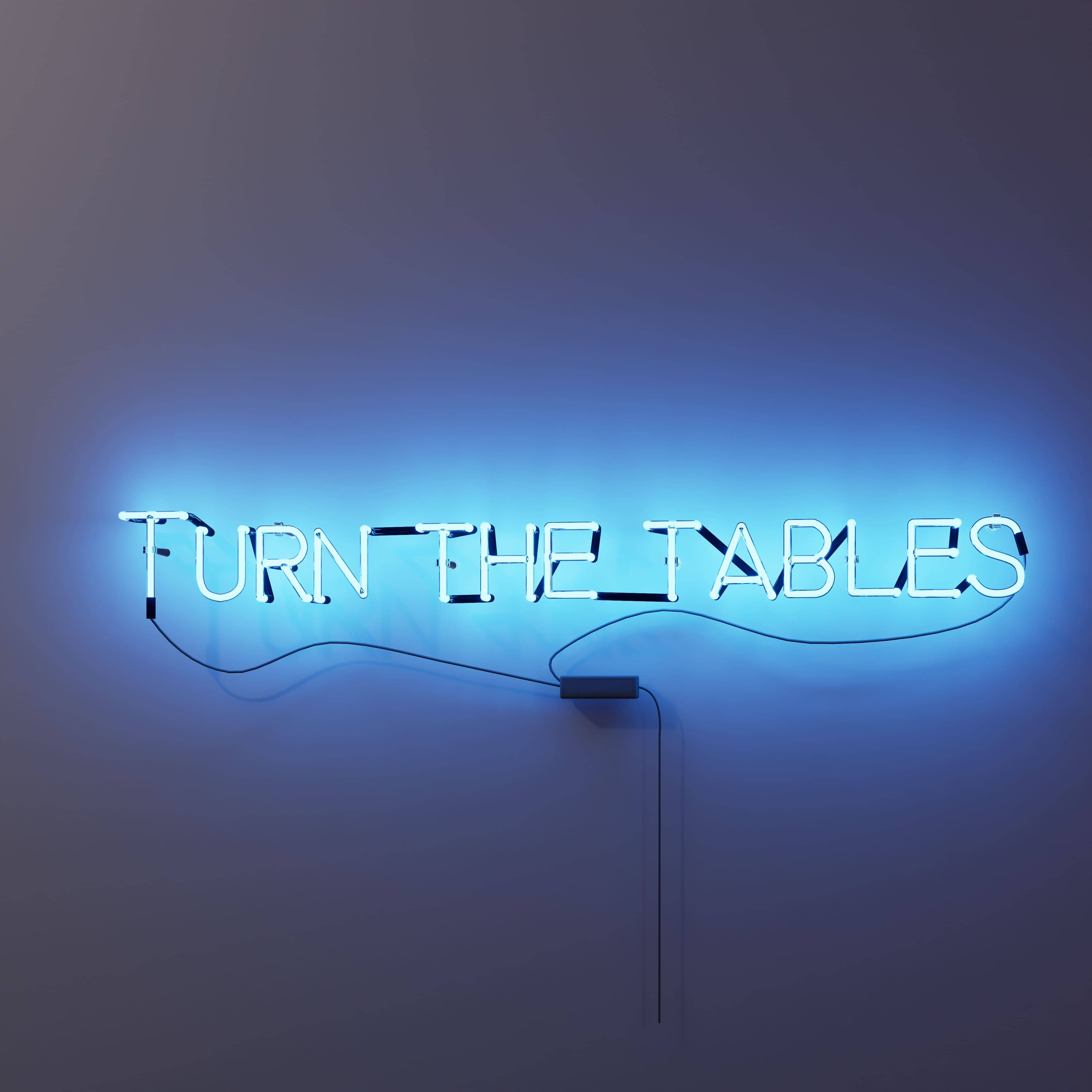 vintage-neon-signs-illuminate-the-courage-to-turn-the-tables