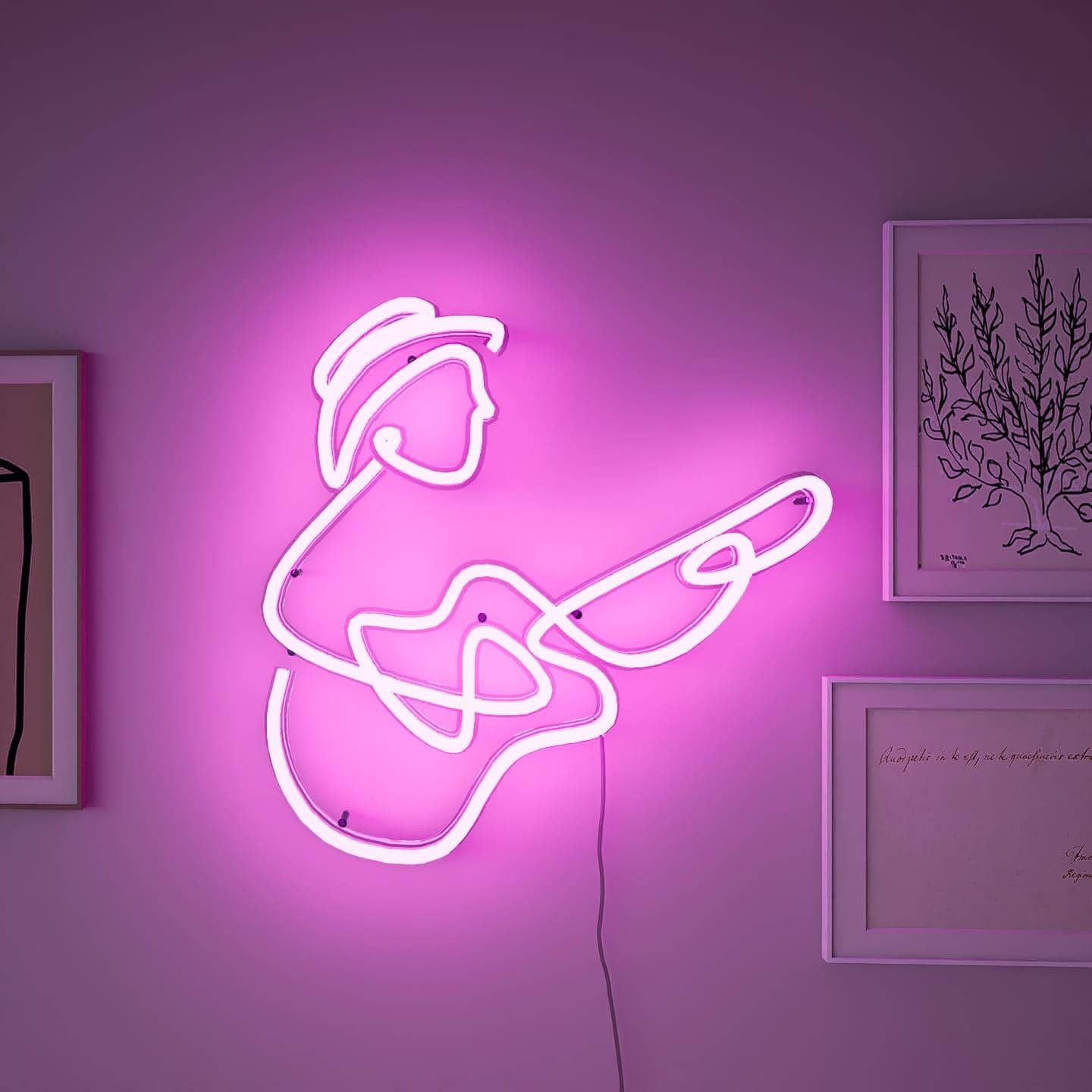ccustom-neon-sign-moder-nismar-tistseries-Pcasso-Fuchsia-Fuchsia