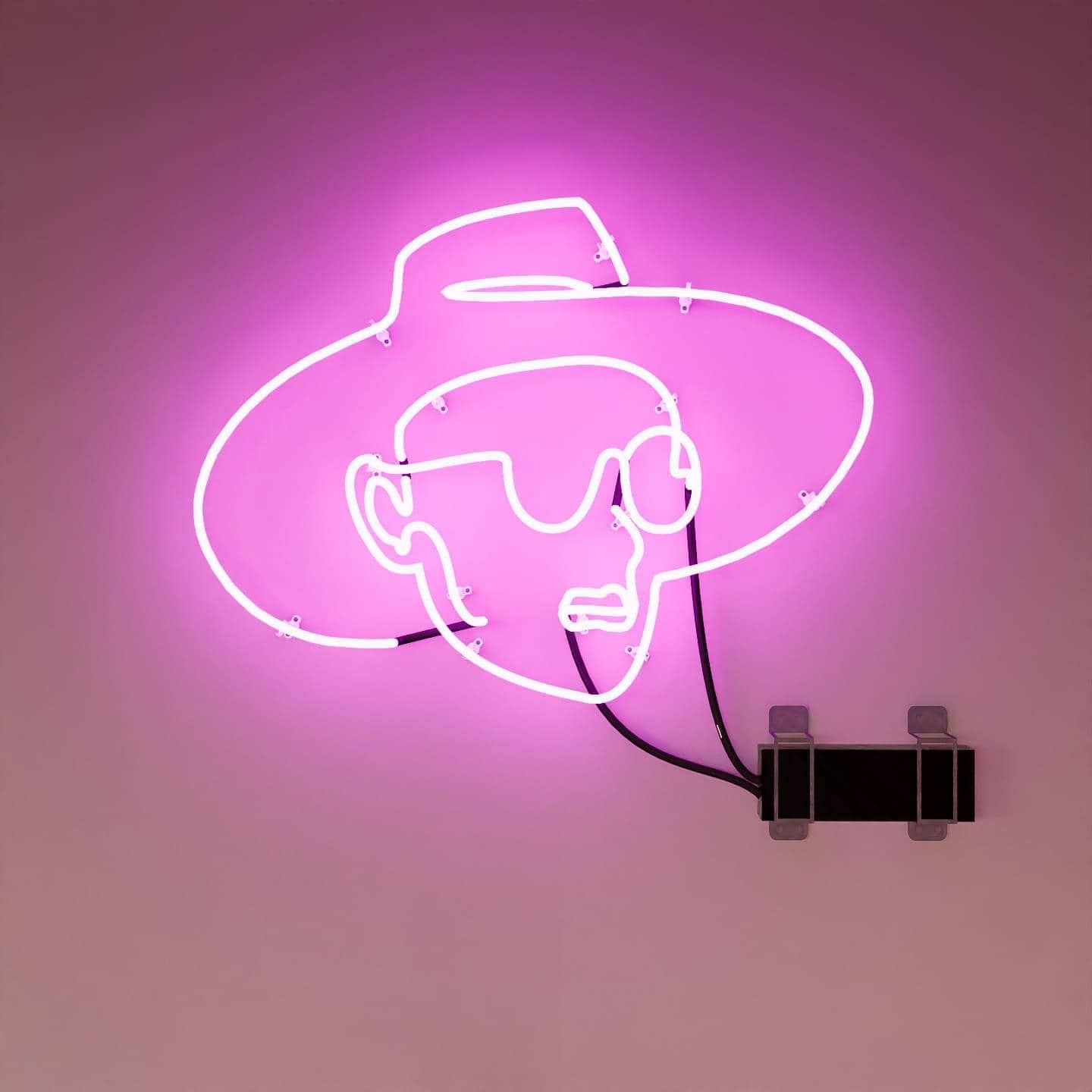 ccustom-neon-sign-moder-nismar-tistseries-Pcasso-Fuchsia