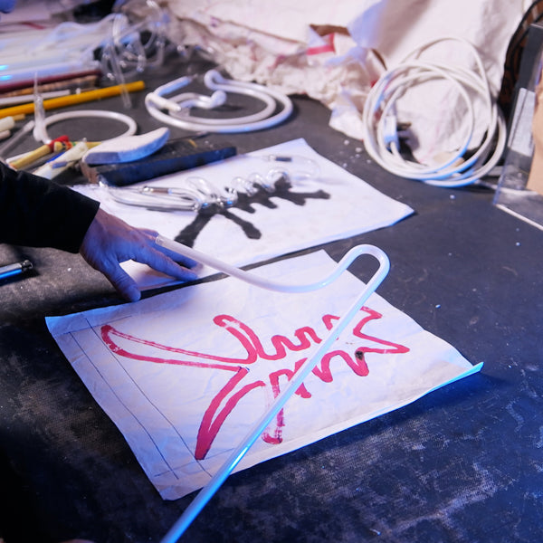 glass-neon-sign-factory-neonsignlife-work-beauty