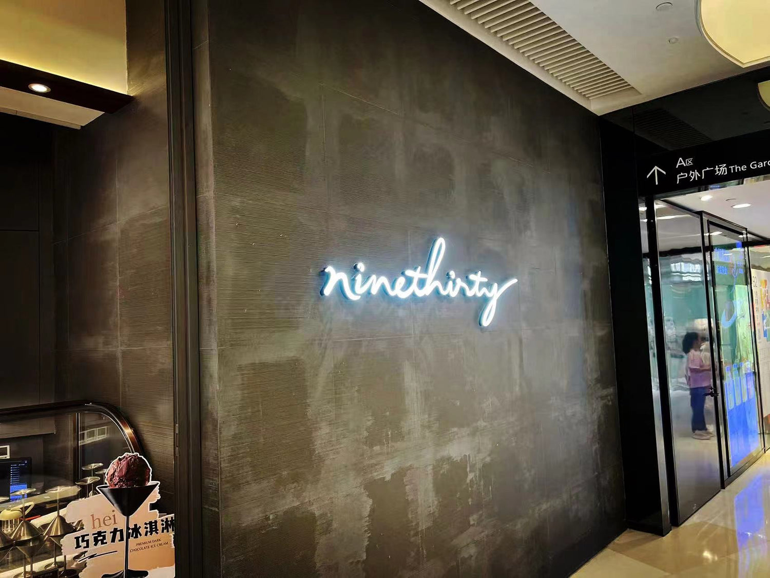 SHOW CASE | COLD WHITE NEON SIGNS FOR NINETHITY'S COFFEE