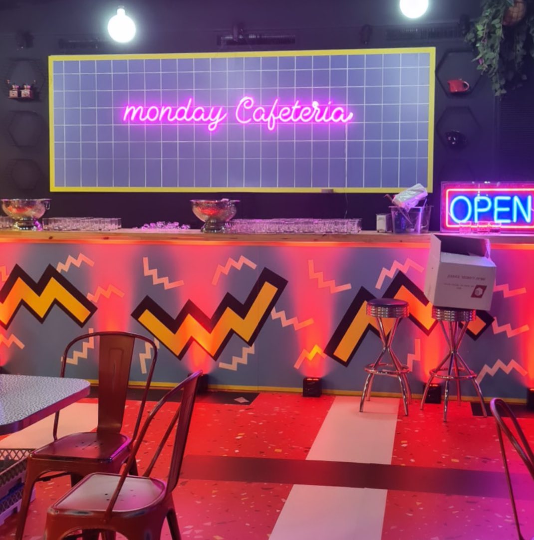 What Are Custom Neon Signs, Their Advantages And How To Get One