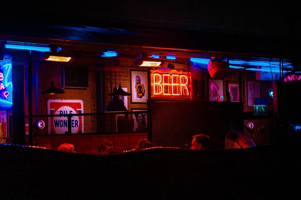 Cusom neon | The allure of neon beer signs and bar culture - NeonsignLife