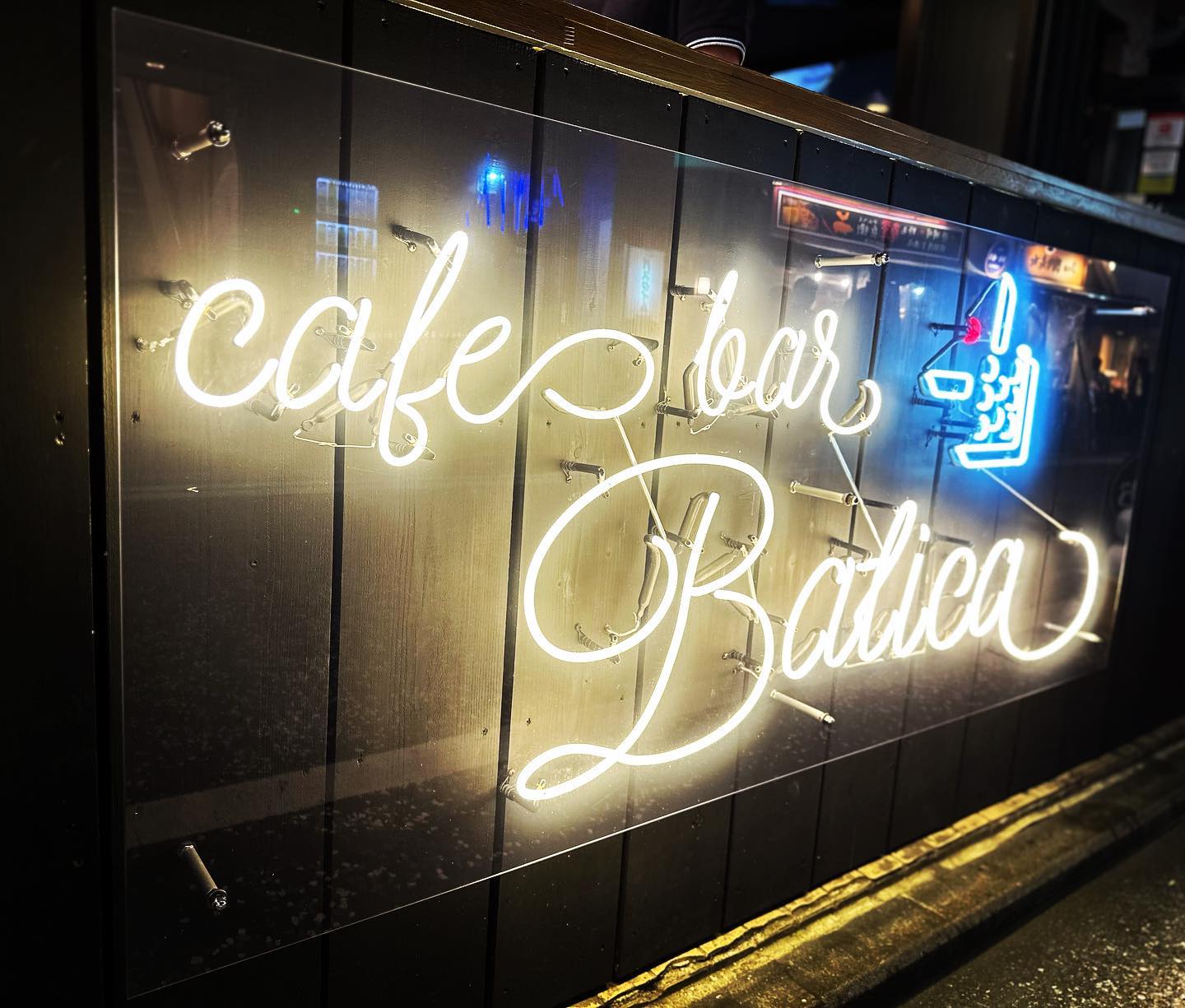 Why Neon Signs Are Losing Popularity & Best Neon Sign Sale Deals