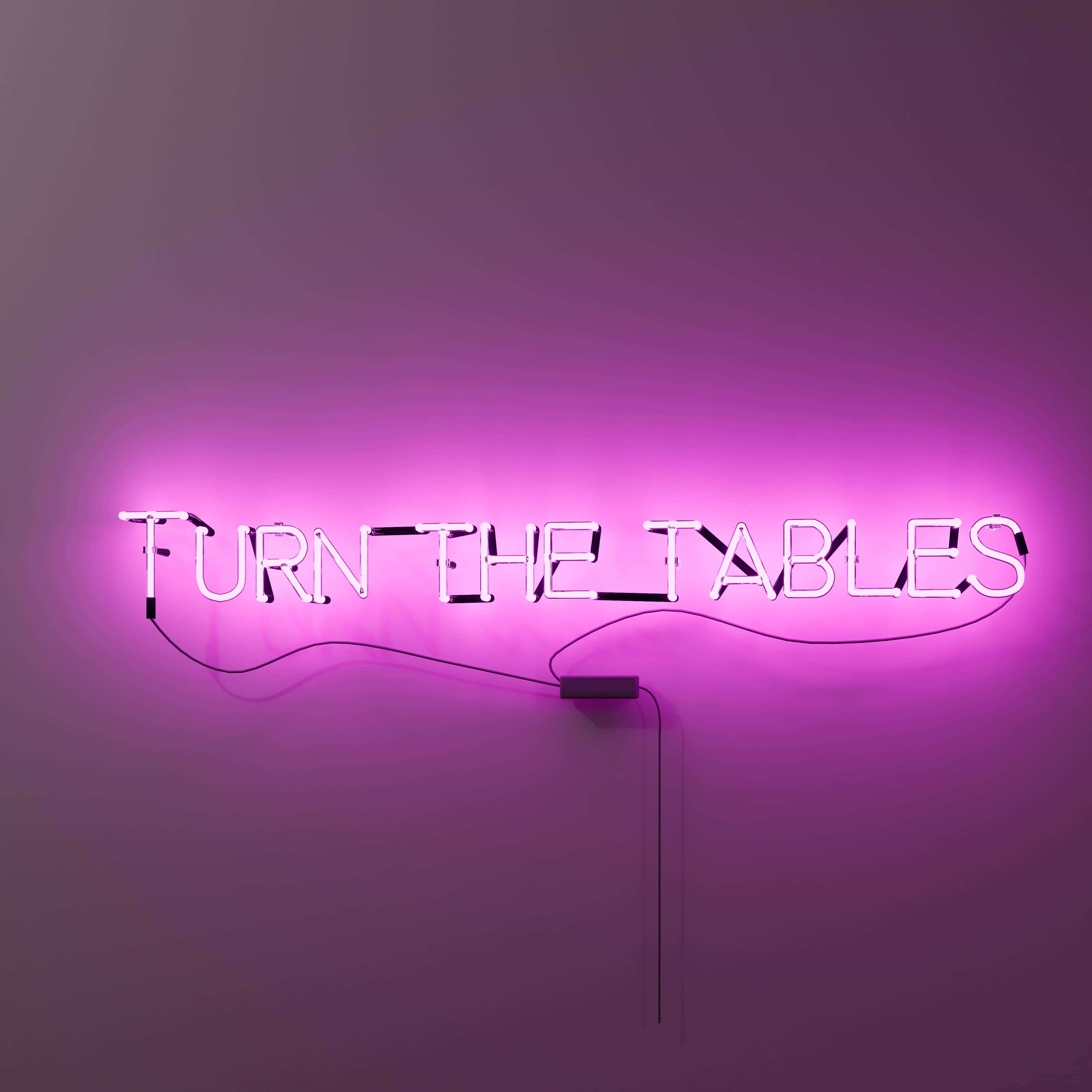 vintage-neon-signs-and-the-art-of-'turning-the-tables