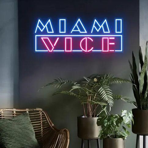 Z1478Customized LED logo to Leslie